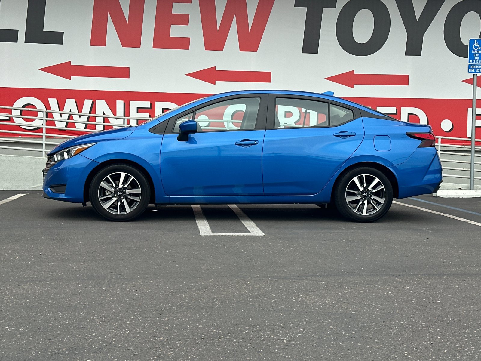 Used 2024 Nissan Versa SV FWD image 2