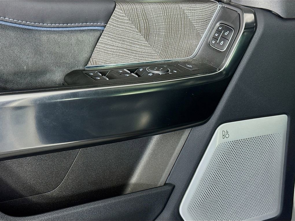 Used 2025 Ford F350 Platinum w/ FX4 Off-Road Package image 23