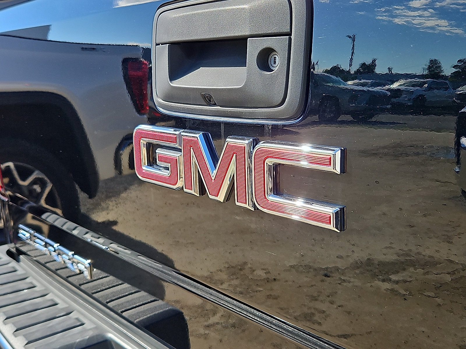 Used 2015 GMC Sierra 1500 SLE w/ SLE Value Package AWD/4WD image 8
