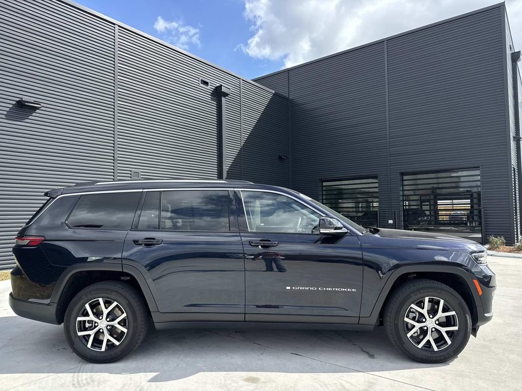 Used 2023 Jeep Grand Cherokee L Limited image 10