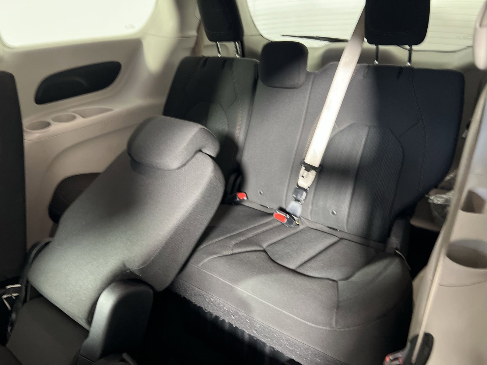 Used 2019 Chrysler Pacifica Touring Plus w/ Tire & Wheel Group FWD image 27