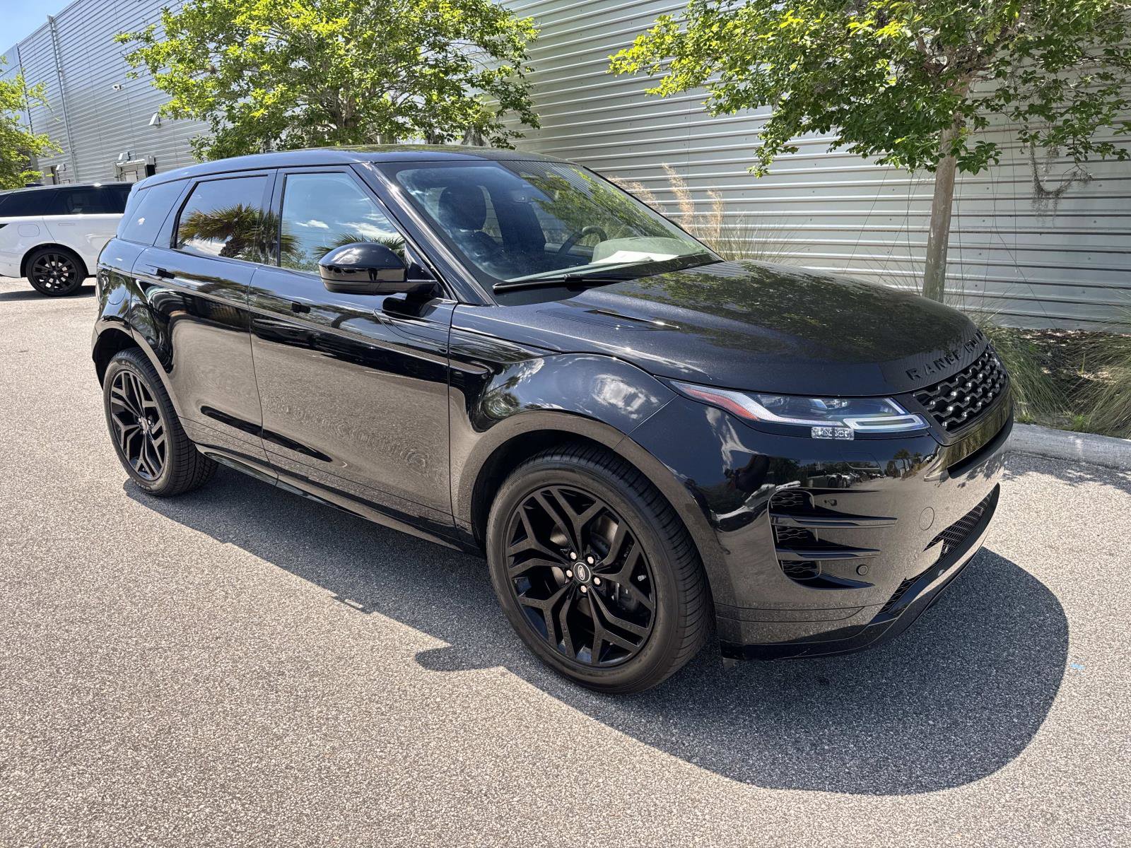 Used 2023 Land Rover Range Rover Evoque R-Dynamic SE AWD/4WD image 4