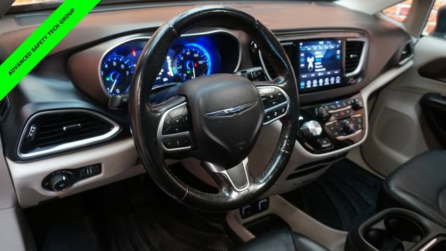 Used 2019 Chrysler Pacifica Touring-L w/ Advanced Safetytec Group image 9