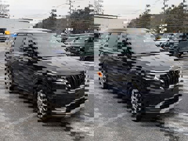 Used 2024 Kia Carnival LX image 3