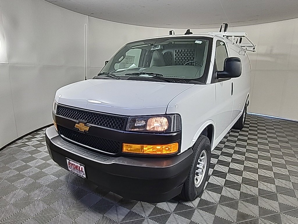 New 2025 Chevrolet Express 3500 w/ Driver Convenience Package image 4