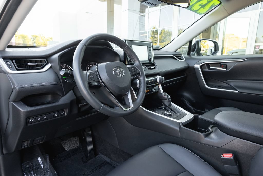 Used 2022 Toyota RAV4 XLE Premium AWD/4WD image 10