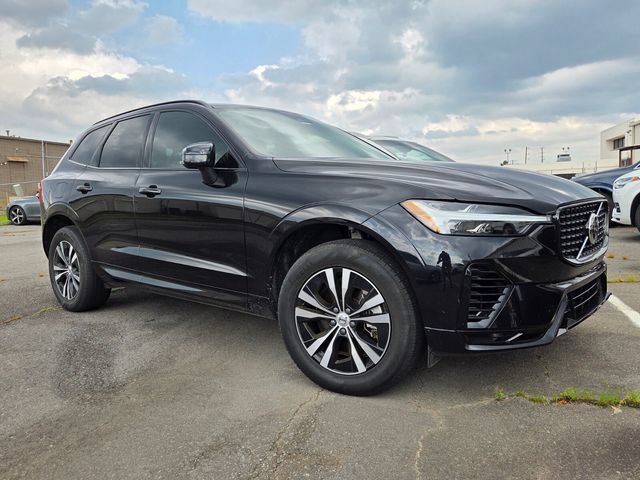 Used 2024 Volvo XC60 T8 Core AWD/4WD image 3