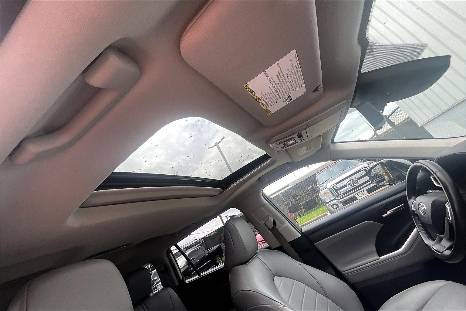 Used 2022 Toyota Highlander XLE AWD/4WD image 27