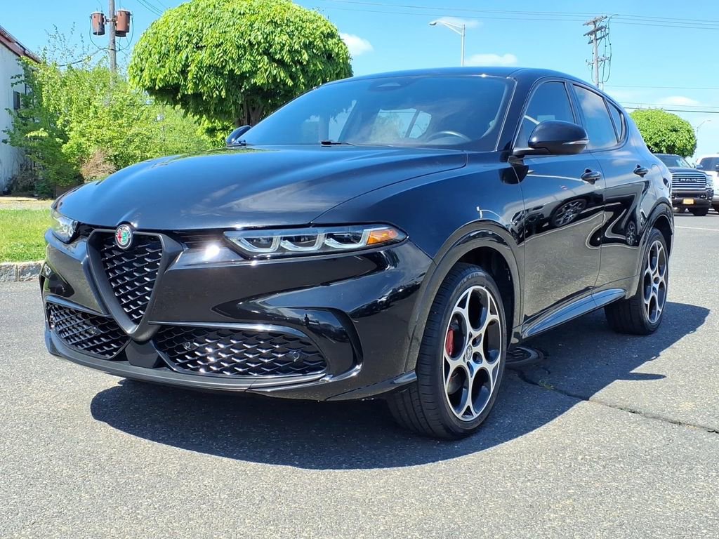 Used 2024 Alfa Romeo Tonale Veloce AWD/4WD image 3