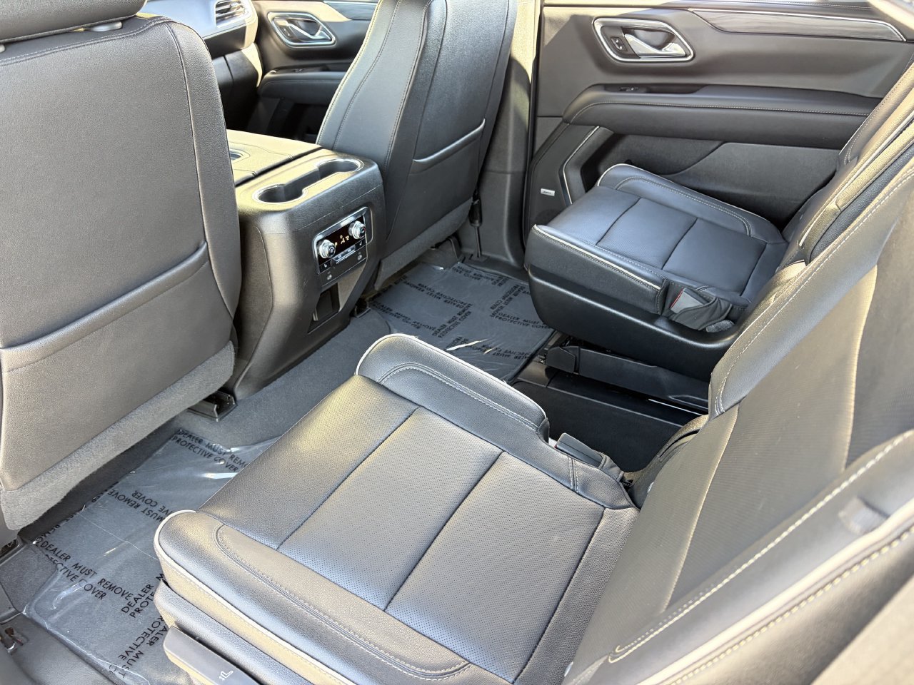 Used 2023 GMC Yukon SLT w/ SLT Premium Package AWD/4WD image 17