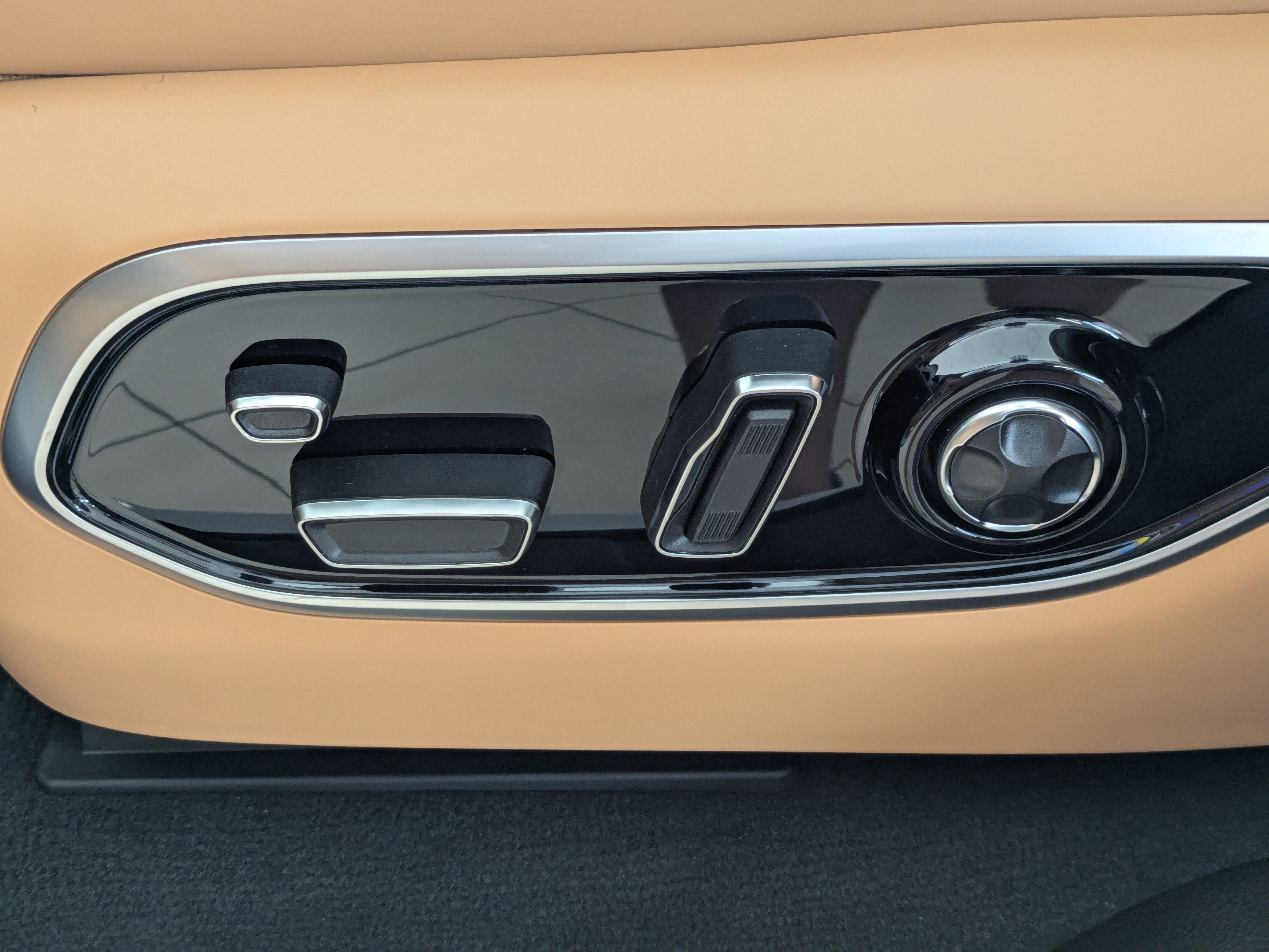 New 2025 Jeep Grand Cherokee Summit image 21