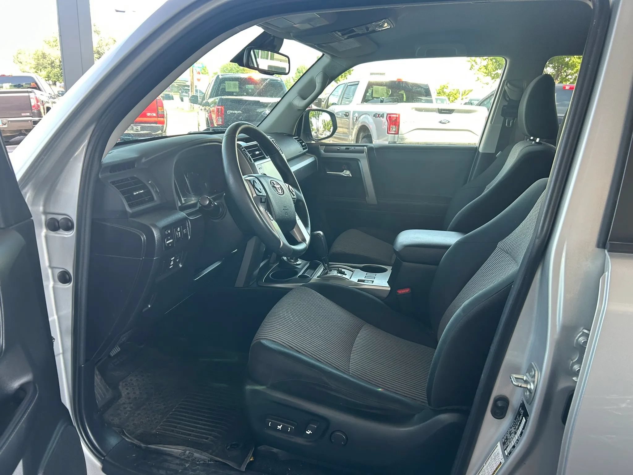 Used 2022 Toyota 4Runner SR5 w/ Revi AWD/4WD image 17