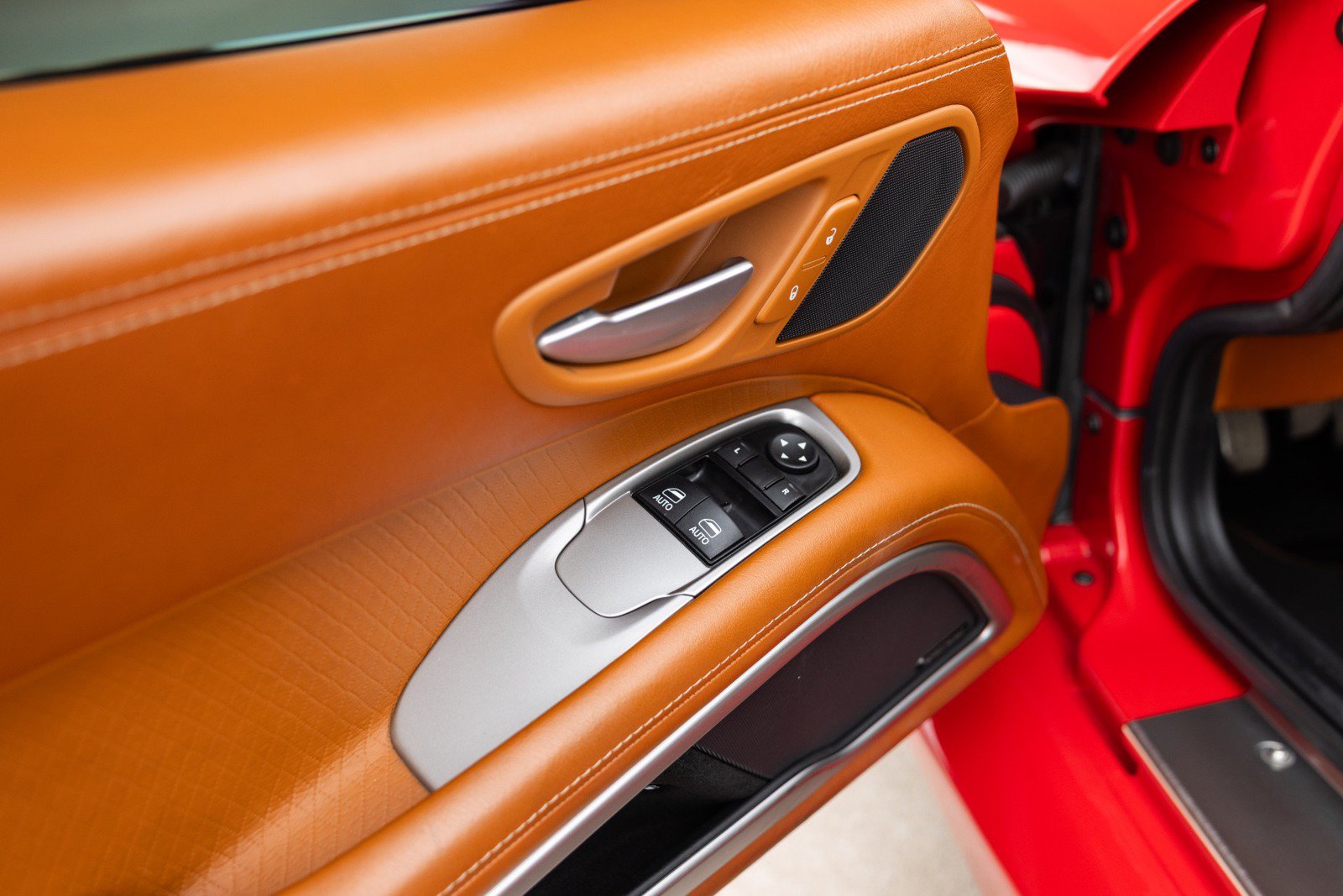 Used 2013 SRT Viper GTS w/ GTS Laguna Interior Pkg RWD image 38