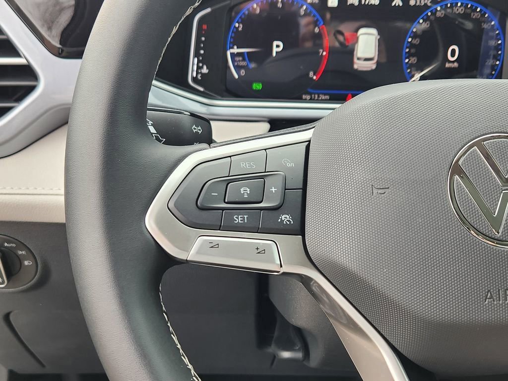 New 2026 Volkswagen Taos SEL image 8