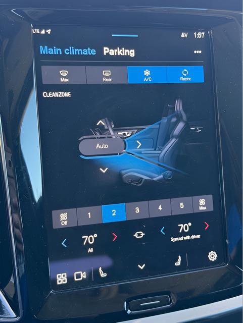 Used 2025 Volvo V60 B5 Cross Country Plus image 34