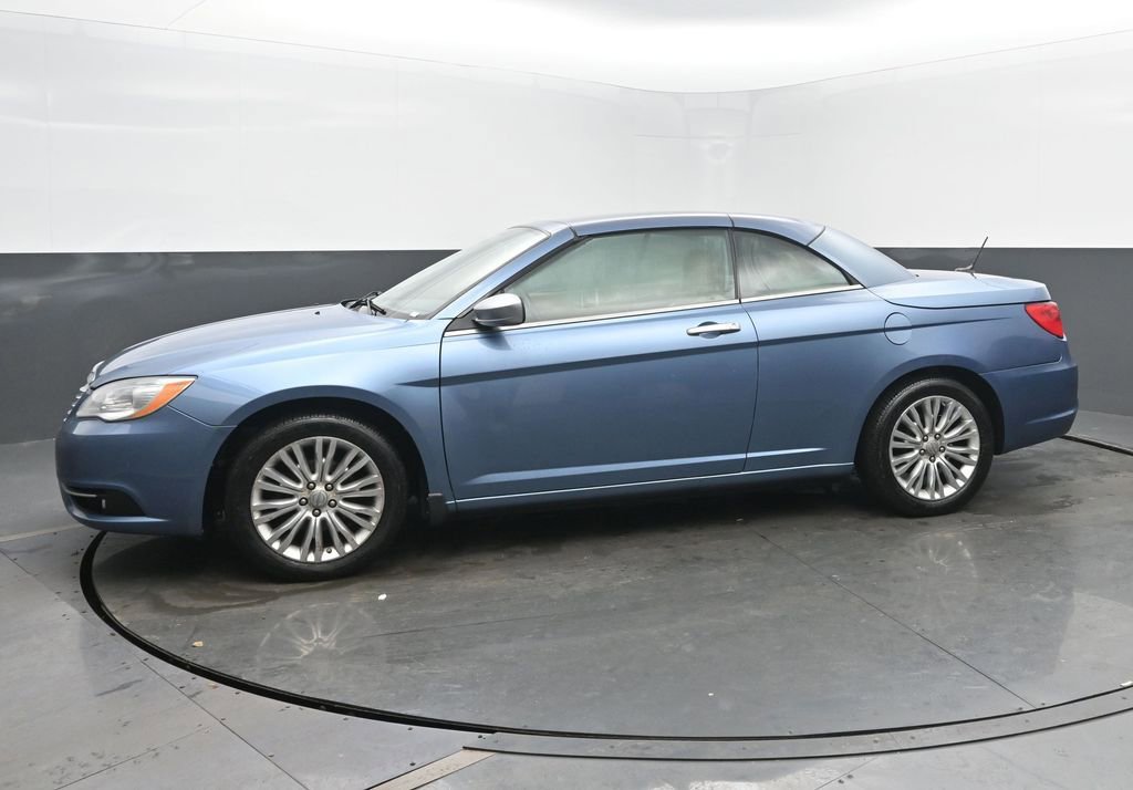 Used 2011 Chrysler 200 Limited image 2