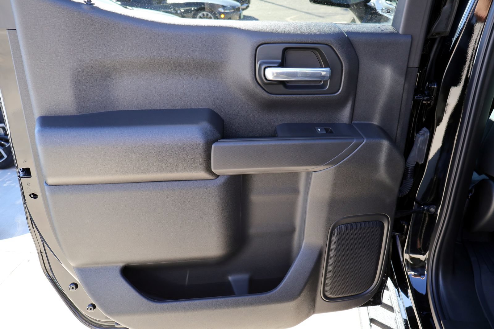 Used 2025 Chevrolet Silverado 1500 Custom Trail Boss AWD/4WD image 15
