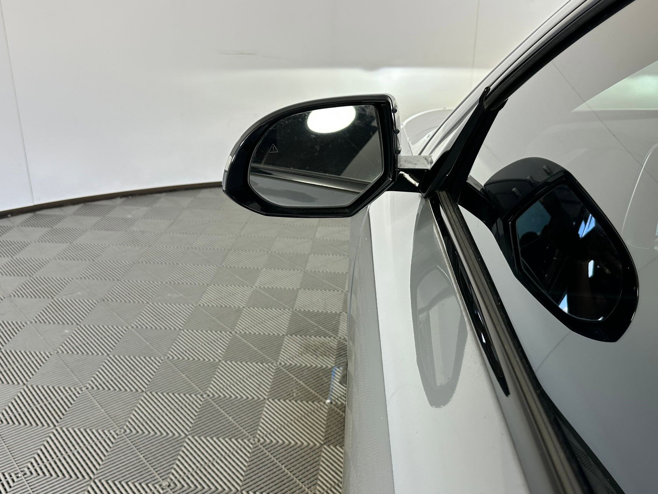 Used 2024 Hyundai Ioniq 6 Limited image 18