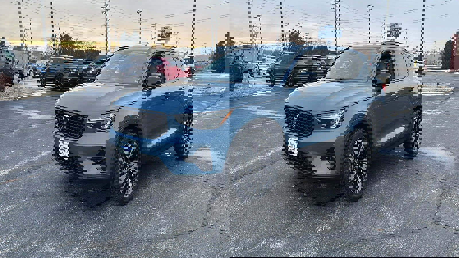 Used 2023 Volvo XC40 B5 Plus w/ Climate Package image 4