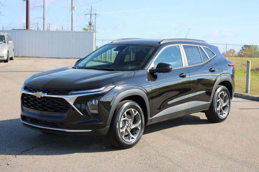 New 2026 Chevrolet Trax LT w/ Driver Confidence Package image 2