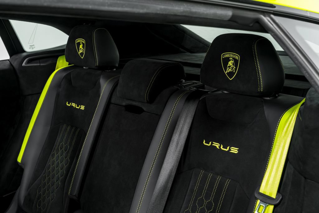 Used 2024 Lamborghini Urus Performante AWD/4WD image 32