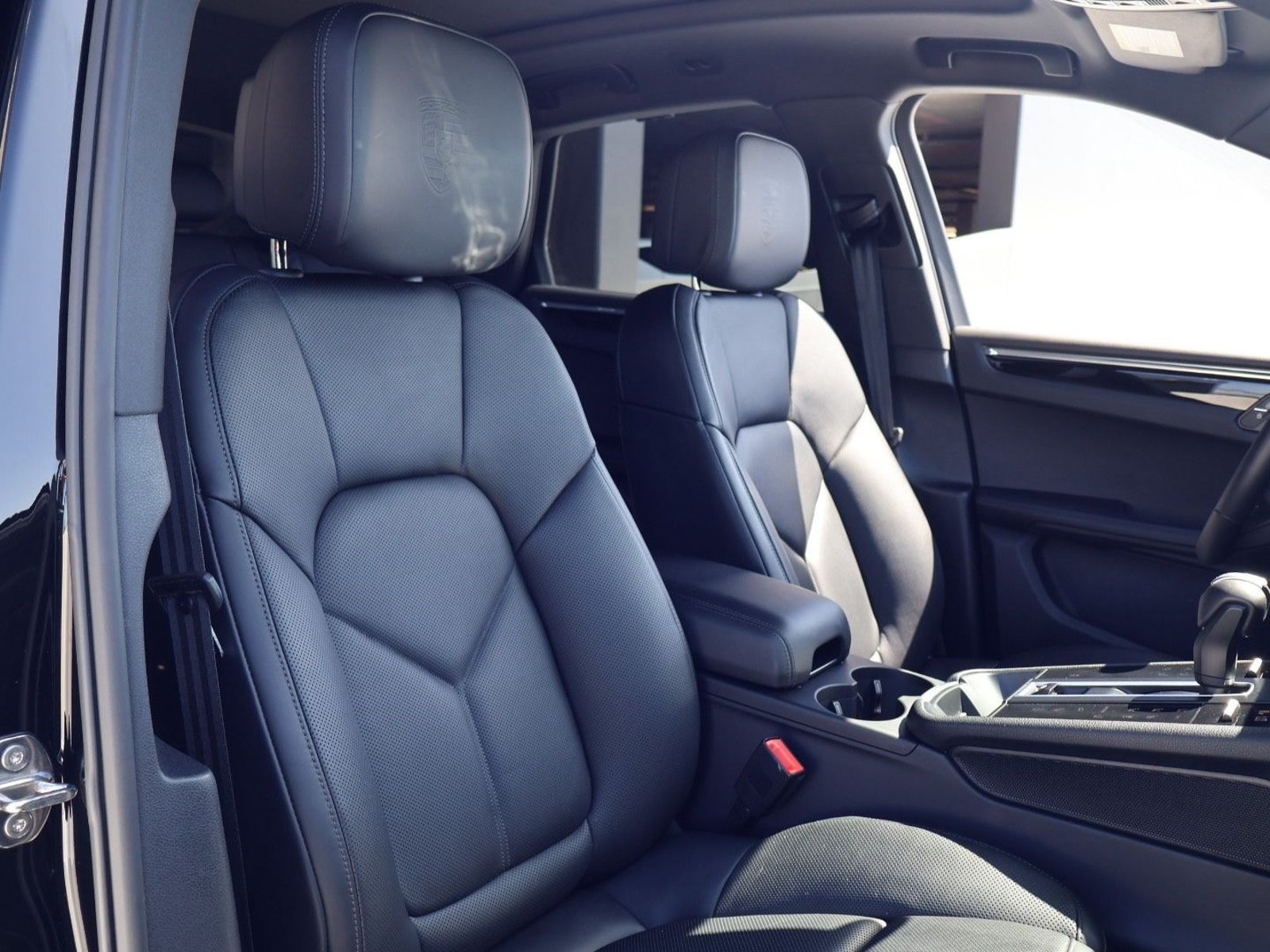 Certified 2026 Porsche Macan AWD/4WD image 24