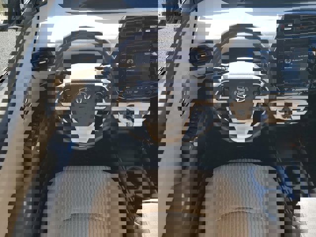 Used 2017 Toyota Prius Four image 7