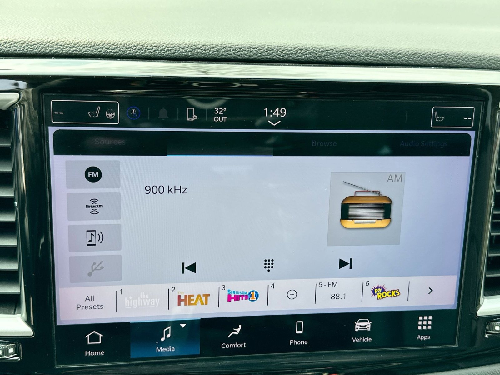 Used 2023 Chrysler Pacifica Touring-L image 26