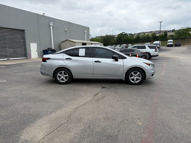 Used 2021 Nissan Versa S FWD image 4