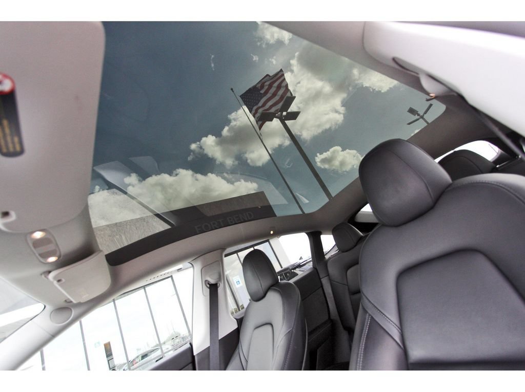 Used 2022 Tesla Model Y Performance AWD/4WD image 29