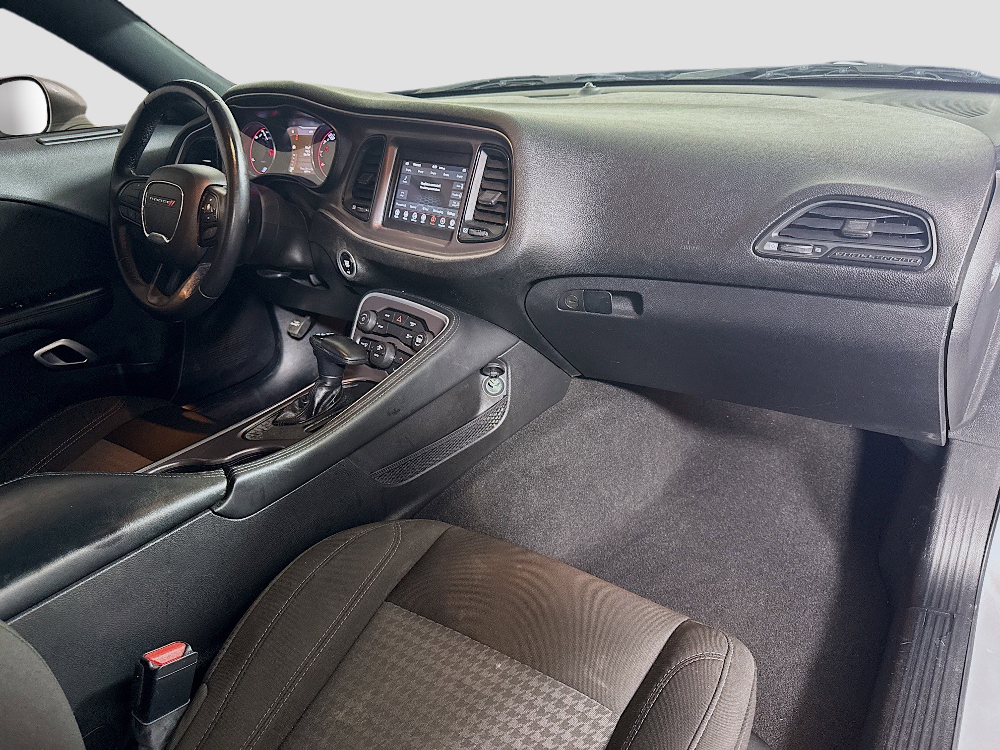 Used 2022 Dodge Challenger SXT image 27