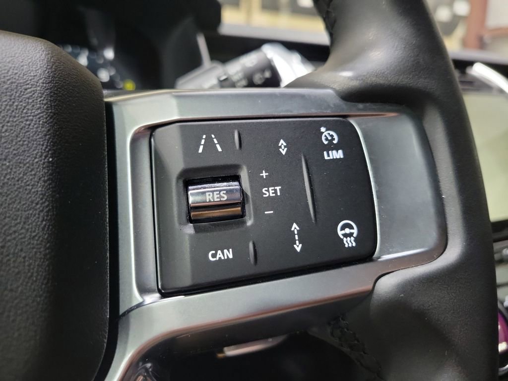 Certified 2024 Land Rover Discovery Dynamic SE image 16