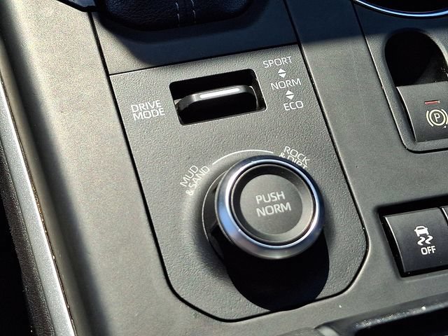 Used 2022 Toyota Highlander XSE AWD/4WD image 26
