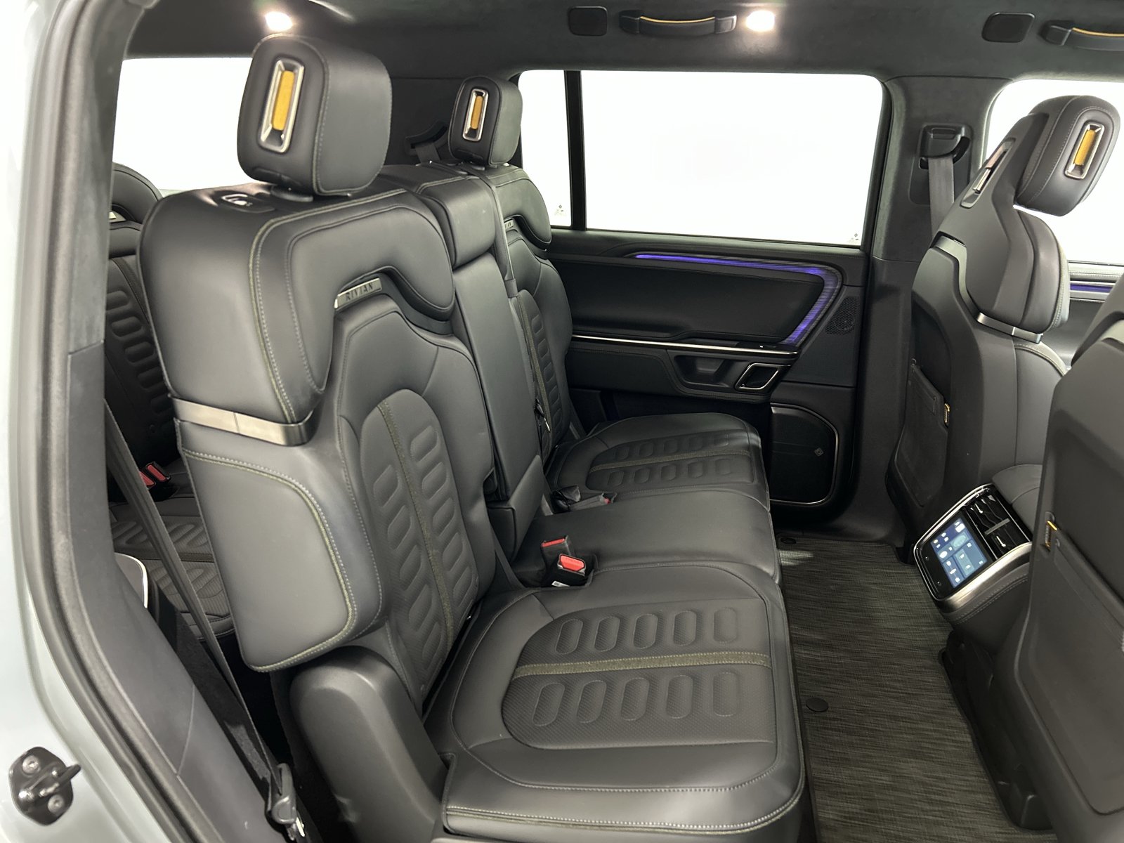 Used 2024 Rivian R1S Adventure AWD/4WD image 23