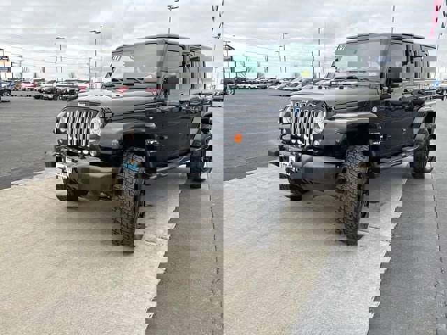 Used 2017 Jeep Wrangler Unlimited Sahara w/ Connectivity Group image 7