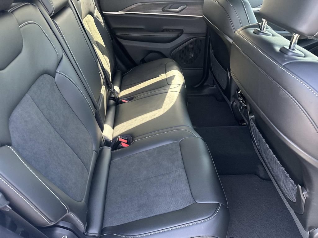 New 2026 Jeep Grand Cherokee Altitude AWD/4WD image 15