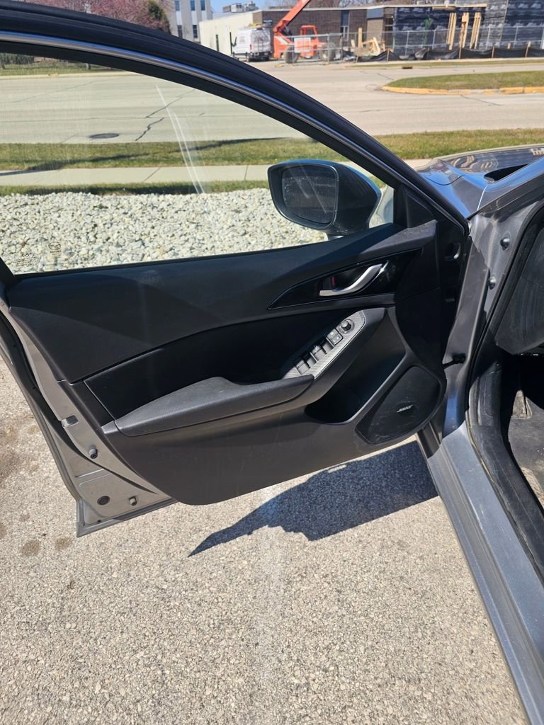 Used 2014 MAZDA MAZDA3 i Touring w/ Technology Package image 11