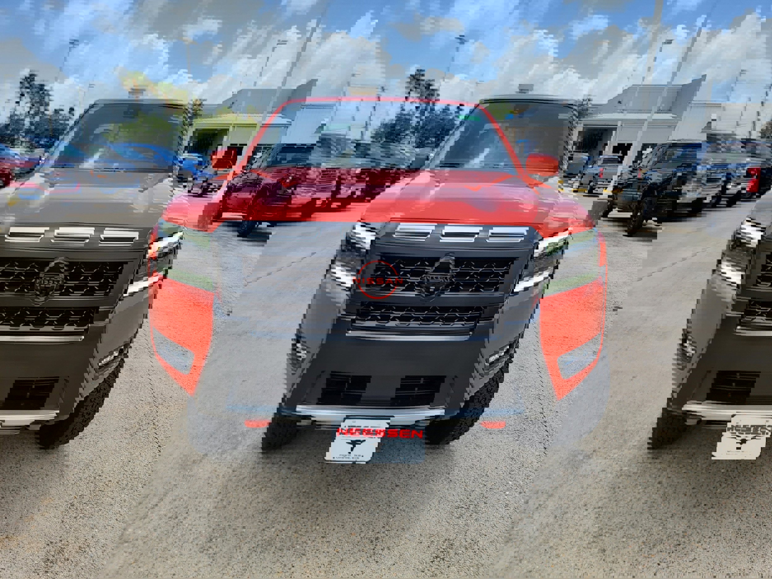 Used 2025 Nissan Frontier PRO-4X w/ Pro Convenience Package image 2