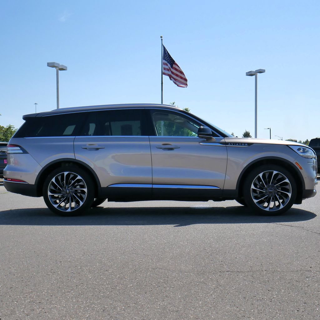 Used 2021 Lincoln Aviator Reserve w/ Equipment Group 202A AWD/4WD image 12