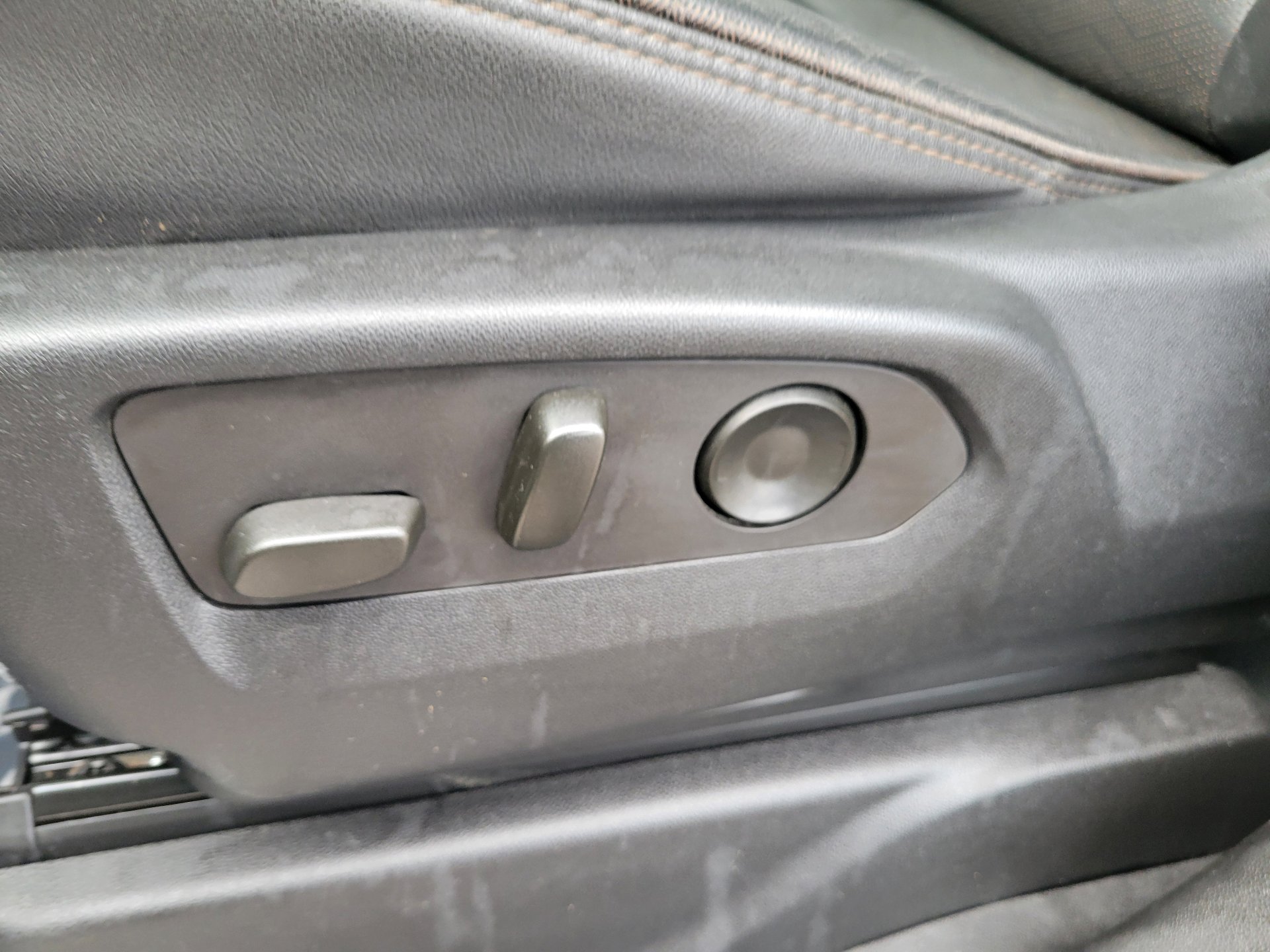 Used 2023 Chevrolet Suburban High Country image 17