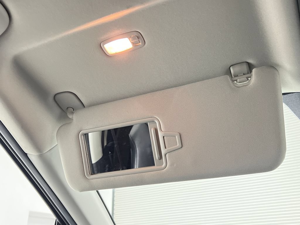 Used 2025 Kia Carnival FWD image 79