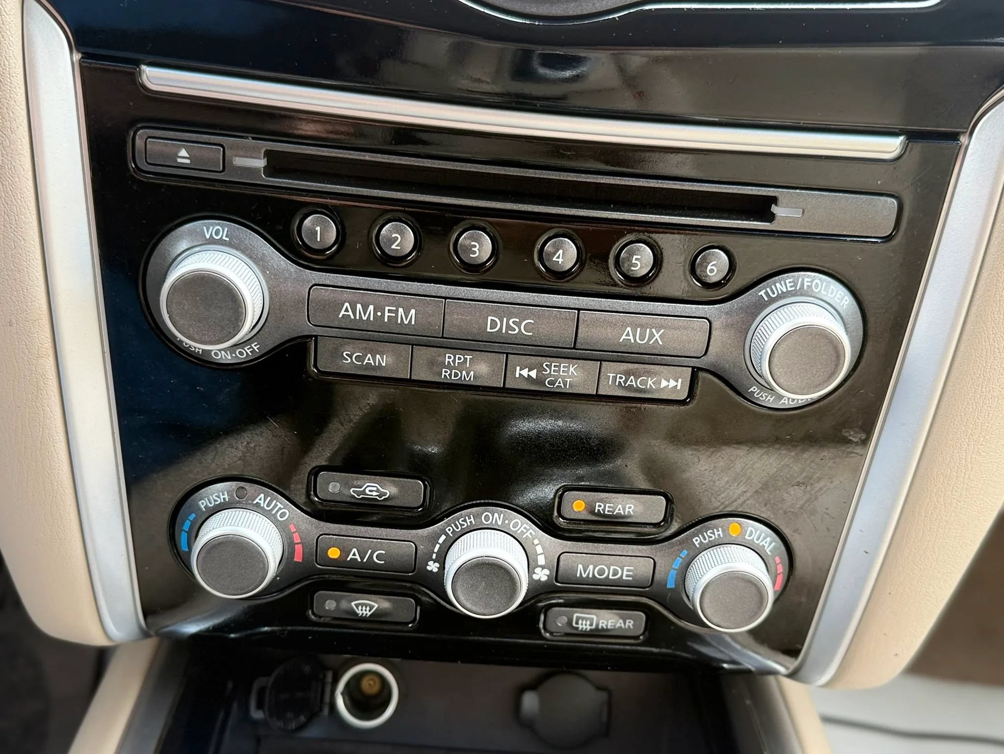 Used 2013 Nissan Pathfinder SV AWD/4WD image 18