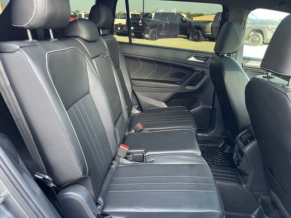Used 2024 Volkswagen Tiguan SE R-Line w/ MDO Package, Three-Row FWD image 18