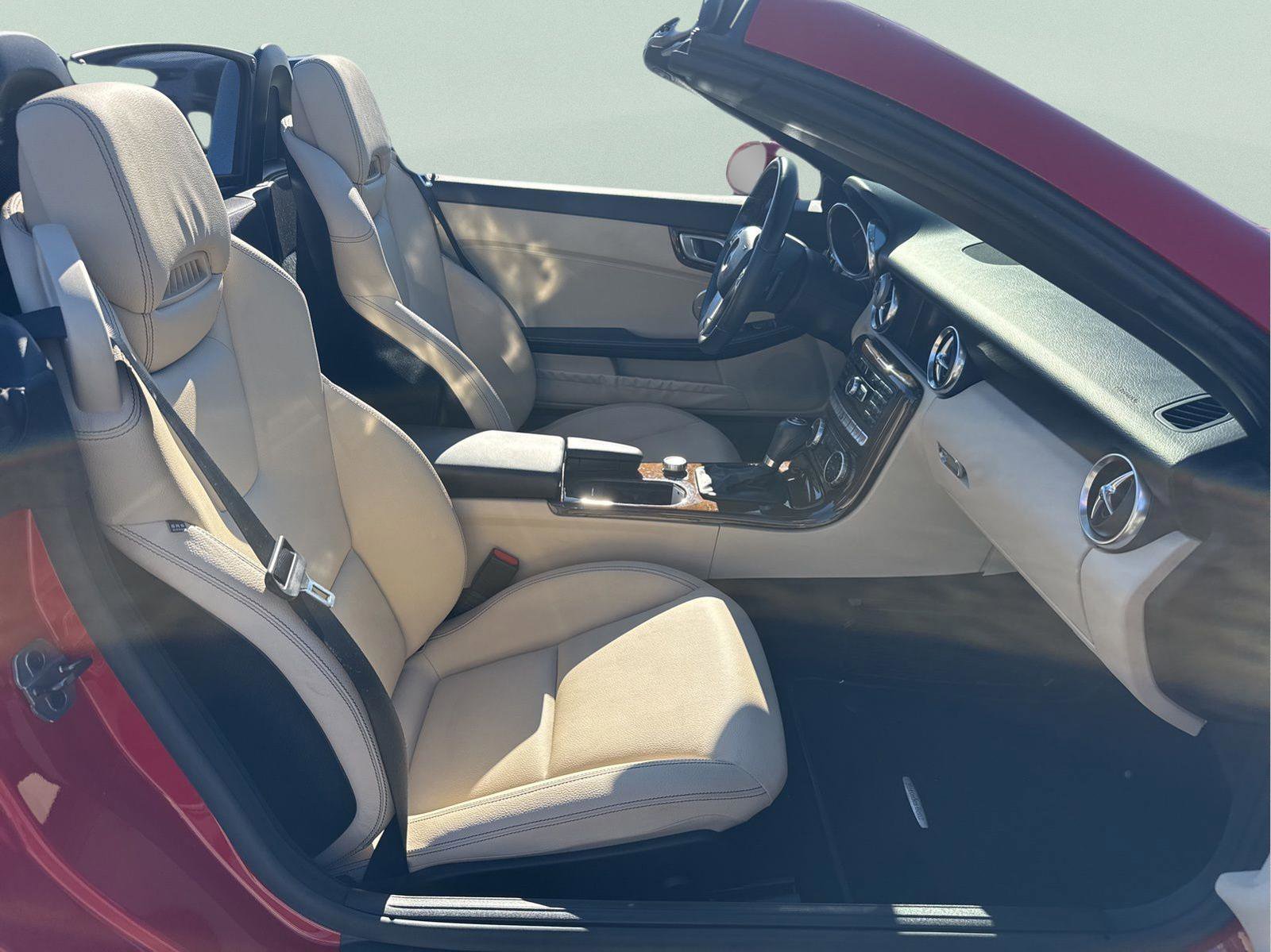 Used 2015 Mercedes-Benz SLK 250 w/ Premium Package image 18