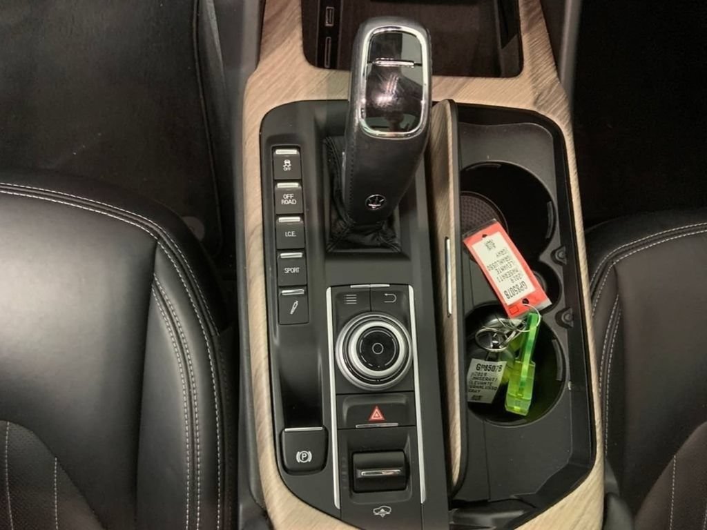 Used 2019 Maserati Levante GranLusso AWD/4WD image 23