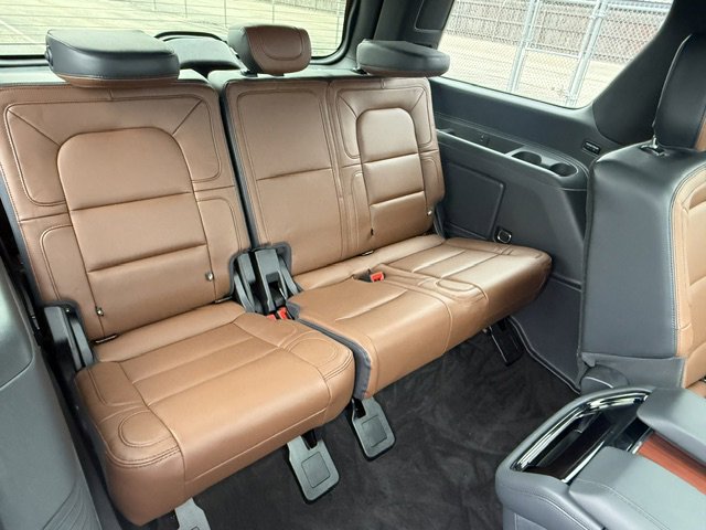 Used 2023 Lincoln Navigator Reserve AWD/4WD image 24