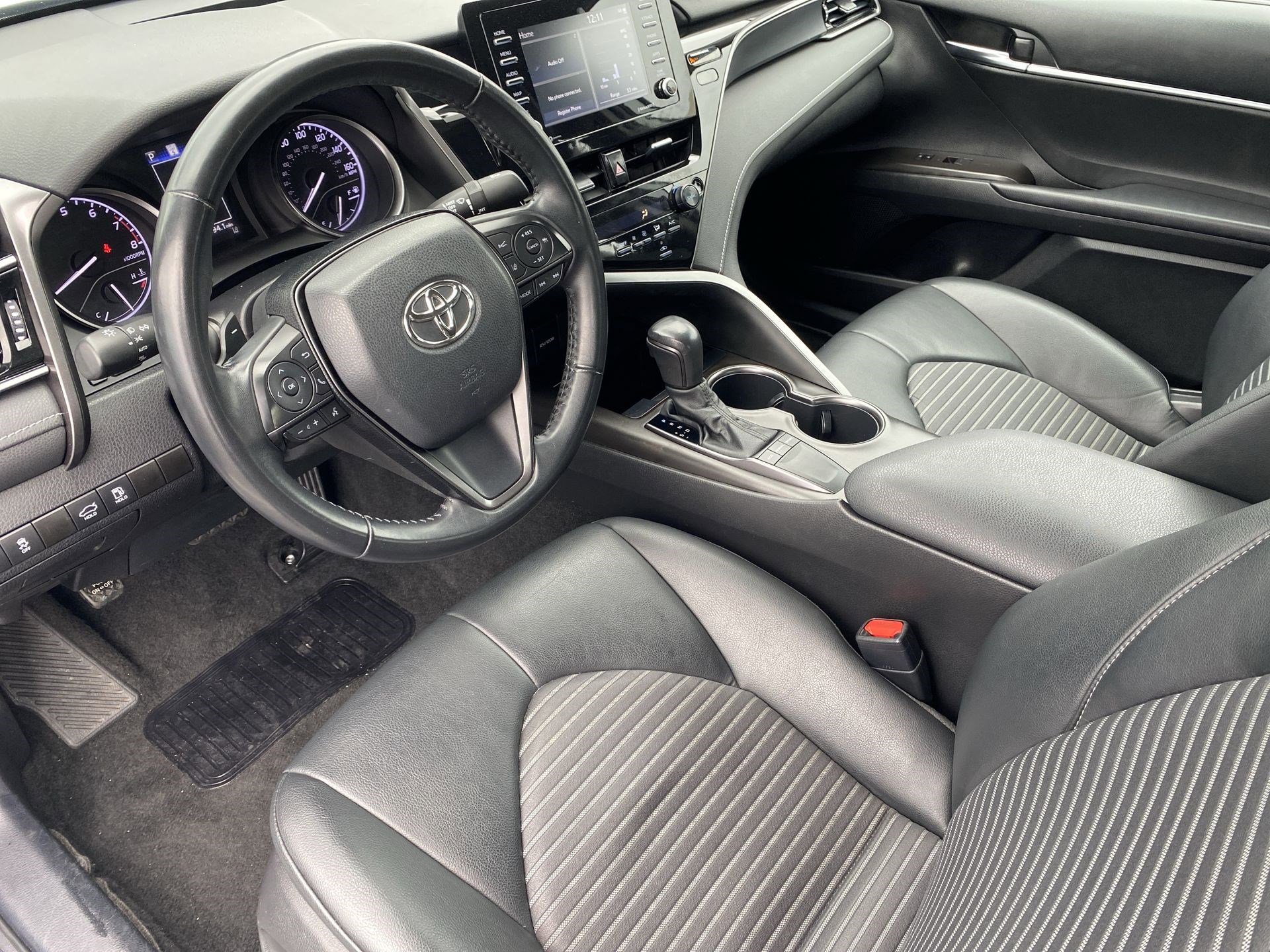 Used 2022 Toyota Camry SE image 14