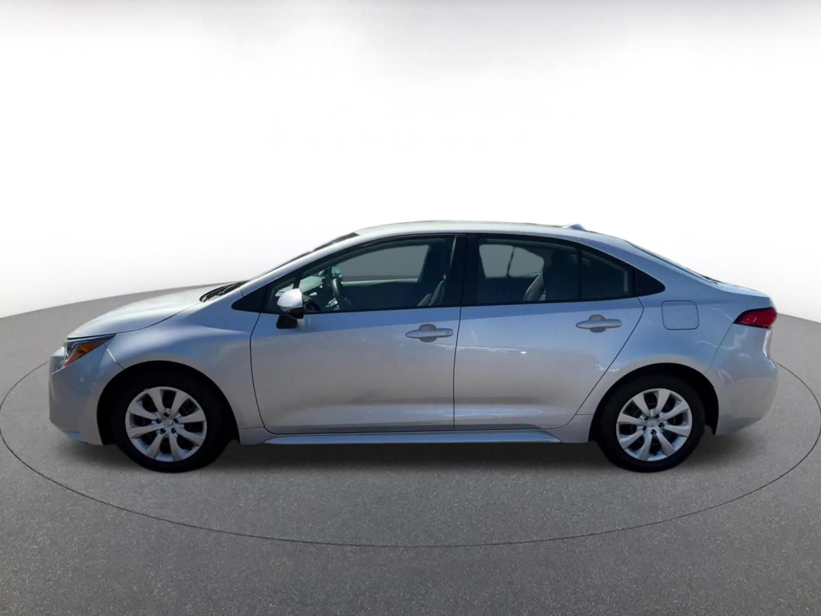 Used 2025 Toyota Corolla LE FWD image 9
