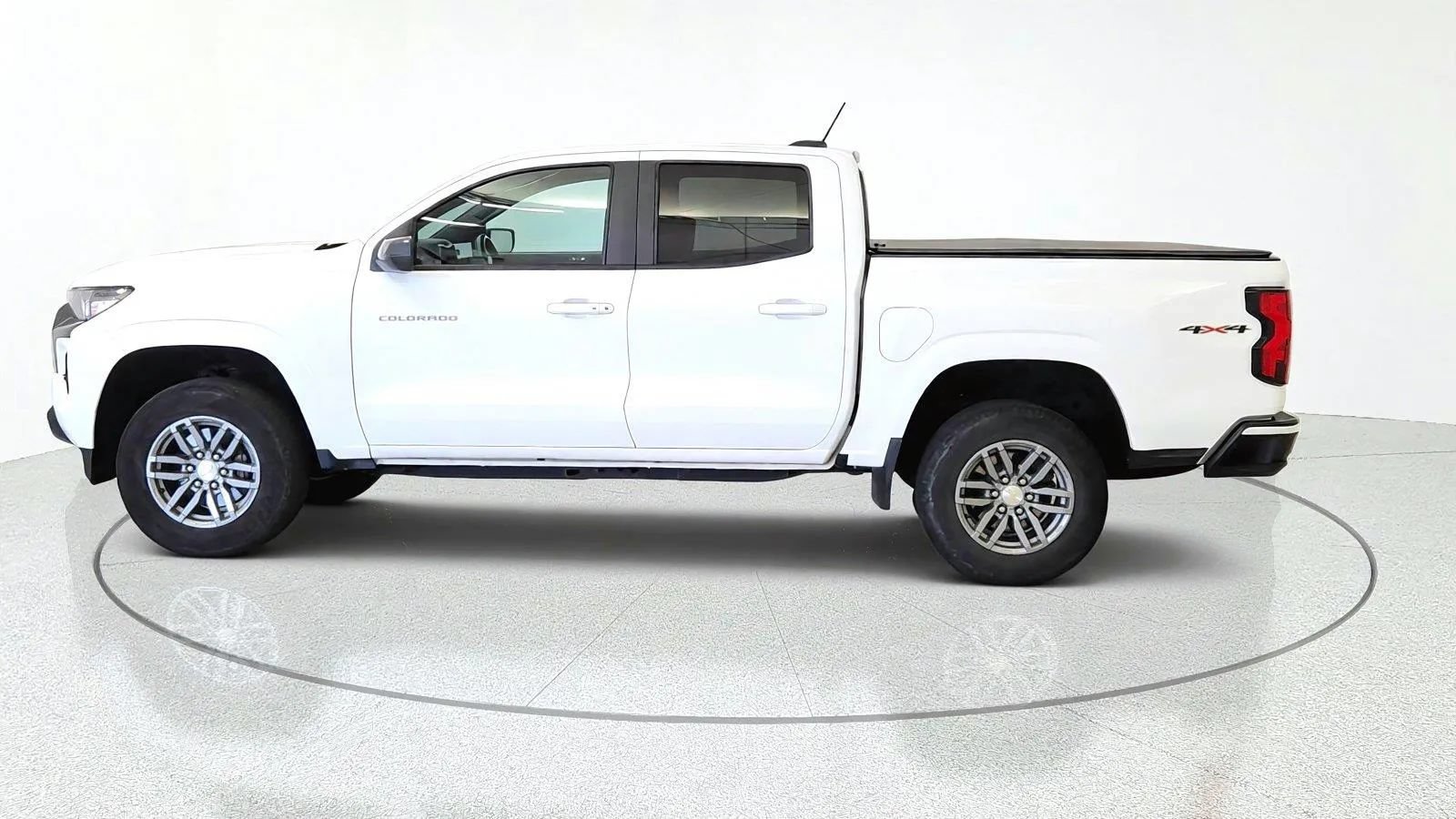 Used 2023 Chevrolet Colorado LT w/ LT Convenience Package AWD/4WD image 5