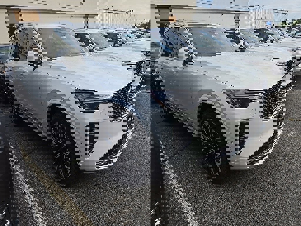 New 2025 Volvo XC90 T8 Ultra image 2